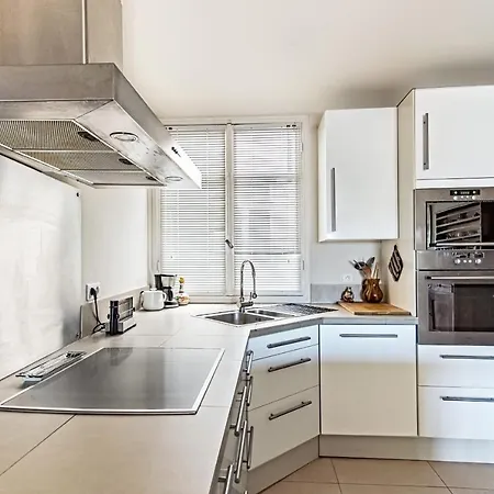 Fleurs De Furnished Flat Niza